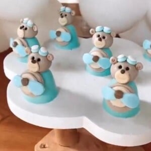 Festa do filho de Giovanna Ewbank tem pirulito de urso