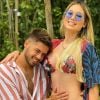 Zé Felipe dá beijo em barriga de gravidez de Virgínia Fonseca