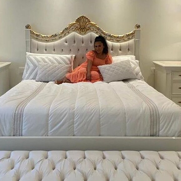 Simone mostrou a decoração de seu quarto novo na web