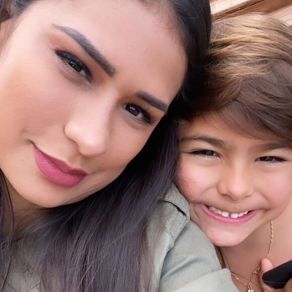 Filho de Simone, Henry é sucesso na web