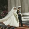 Veja vestido de noiva original da Princesa Diana em casamento real!