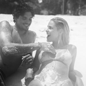 Yasmin Brunet e Gabriel Medina curtem dias de diversão e romance pelas Ilhas Maldivas