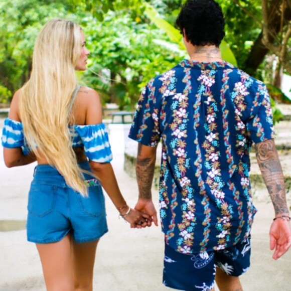 Yasmin Brunet e Gabriel Medina assumiram namoro em abril de 2020