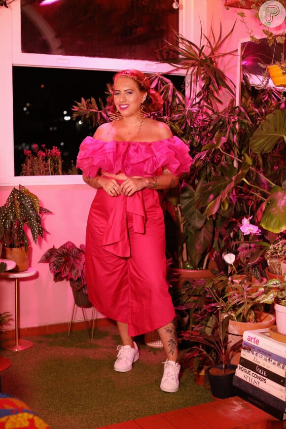 Carla Lemos elege top de babados com calça estilosa para o prêmio Geração Glamour 2020
