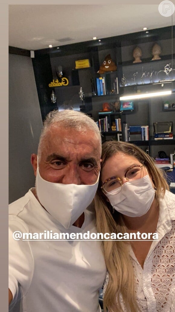 Marília Mendonça faz foto com nutricionista Dr. Barakat