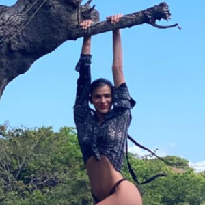 Bruna Marquezine mostra fotos de momento divertido em árvore durante viagem. Veja vídeo postado nesta terça-feira, dia 20 de outubro de 2020