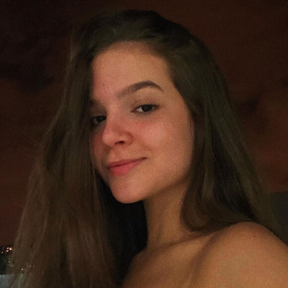 Mel Maia tentou fazer transição capilar, mas não gostou muito do resultado