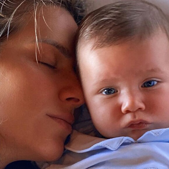 Giovanna Ewbank e Bruno Gagliasso comemoraram os 4 meses de Zyan neste domingo, 8 de novembro de 2020