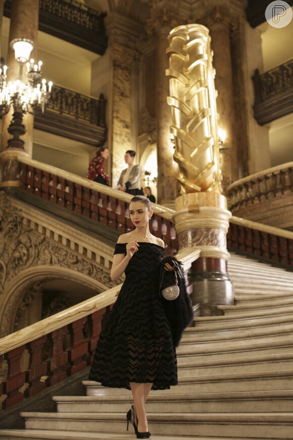 Emily (Lilly Collins) foi à Opera Garnier em Paris