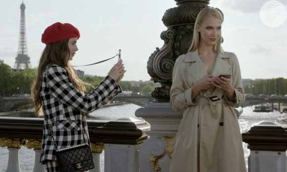 A série 'Emily In Paris' teve cenas gravadas na ponte Alexandre III