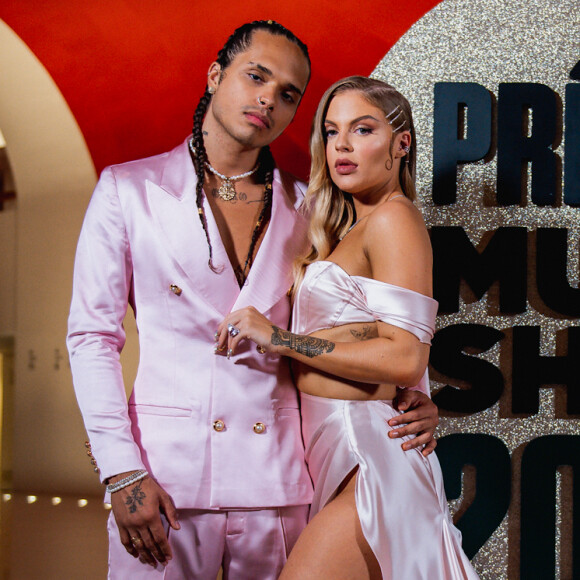 Luísa Sonza usou sandálias Gianvito Rossi em premiação