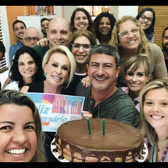 Ana Maria Braga mostrou fotos inéditas Tom Veiga nos bastidores
