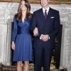 Kate Middleton escolheu vestiu look azul para seu noivado com Príncipe William