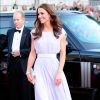Kate Middleton usou look lavanda em seu primeiro BAFTA após o casamento com Príncipe William