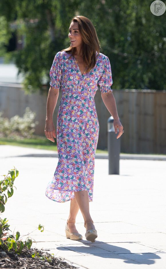 Kate Middleton usou vestido floral para compromisso em 2020