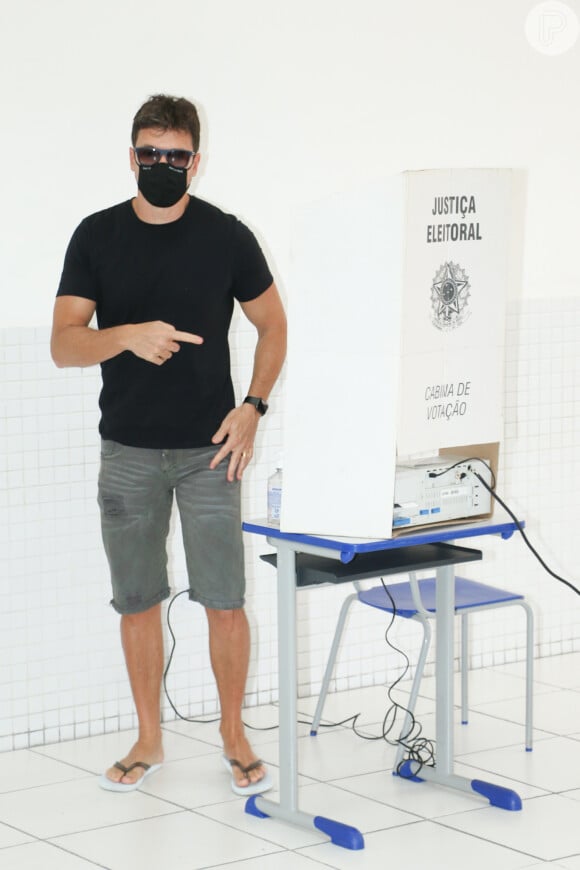 Rodrigo Faro votou em zona eleitoral de São Paulo