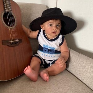 Marília Mendonça compôs uma música dedicada ao filho, Léo