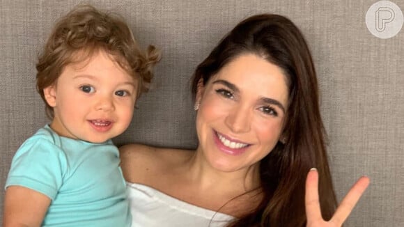 Grávida pela segunda vez, Sabrina Petraglia destacou importância da vacinação em bebês prematuros ao postar foto com o filho, Gael, de 1 ano,