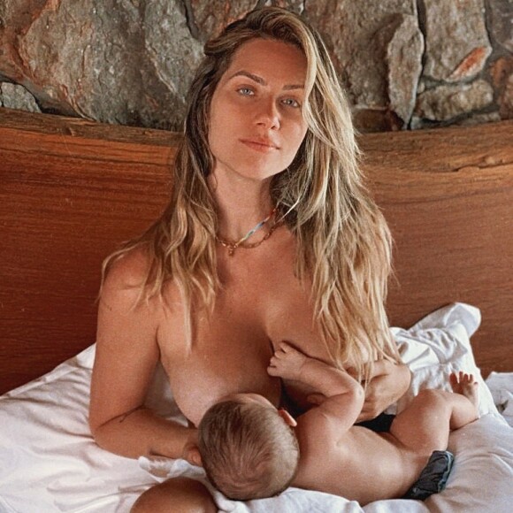 Giovanna Ewbank exibe foto com vestido de onça