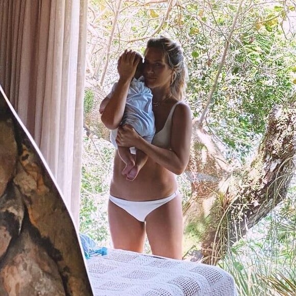 Giovanna Ewbank faz carão em foto de vestido de onça