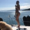 Bruna Marquezine levou a pet Amora para passeio de barco anteriormente