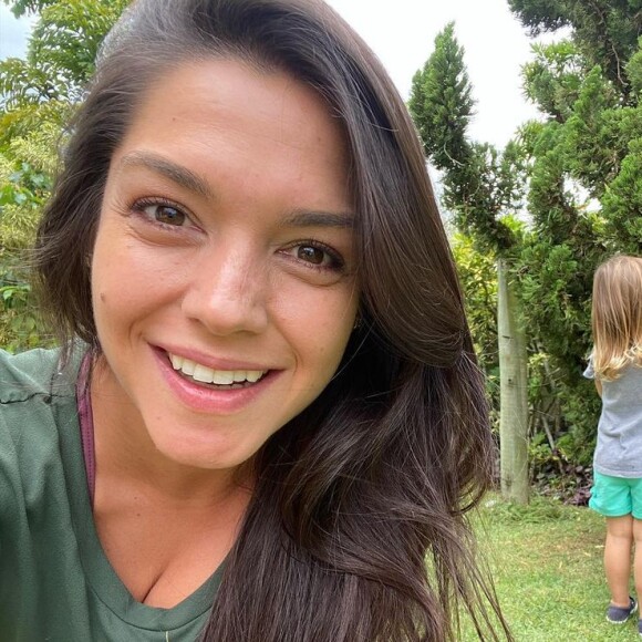 Thais Fersoza gravou vídeo sobre o primeiro dia de aula da filha, Melinda