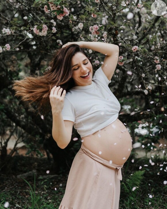 Sabrina Petraglia vem exibindo a evolução da barriga da 2ª gravidez