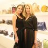 Fiorella Mattheis recebe a mãe, Sandra Mattheis, ao inaugurar a loja de moda circular A Gringa no Rio de Janeiro