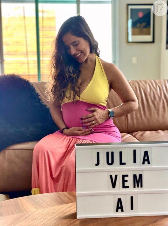 Camilla Camargo foi influenciada pelo enteado a batizar a filha de Julia