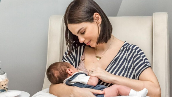 Sthefany Brito aponta evolução ao amamentar o filho de 1 mês: 'Lágrimas cessaram'