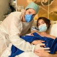 Filha de Romana Novais e Alok, Raika nasceu de forma prematura por conta de complicações decorrentes do novo coronavírus, com o qual a mãe se infectou
