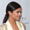 Selena Gomez chamou atenção por causa do superdecote usado em premiação