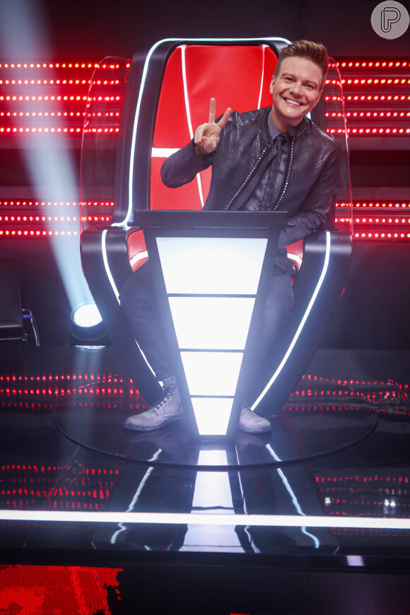 Michel Teló não conteve a emoção ao cantar na final do 'The Voice Brasil'