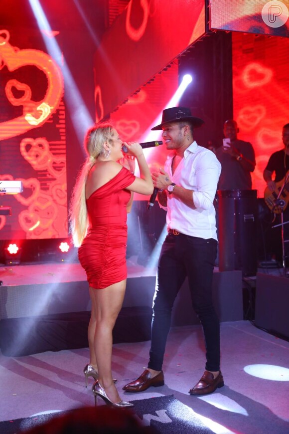 Gabi Martins e Tierry dançam em festa de Carlinhos Maia