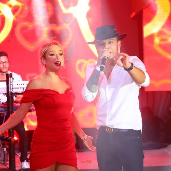 Gabi Martins canta com Tierry em festa de Carlinhos Maia
