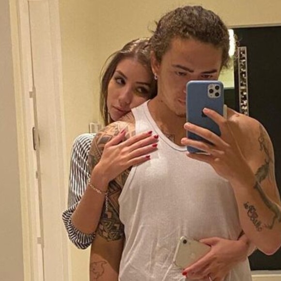 Whindersson Nunes exibe nova foto com namorada e faz declaração