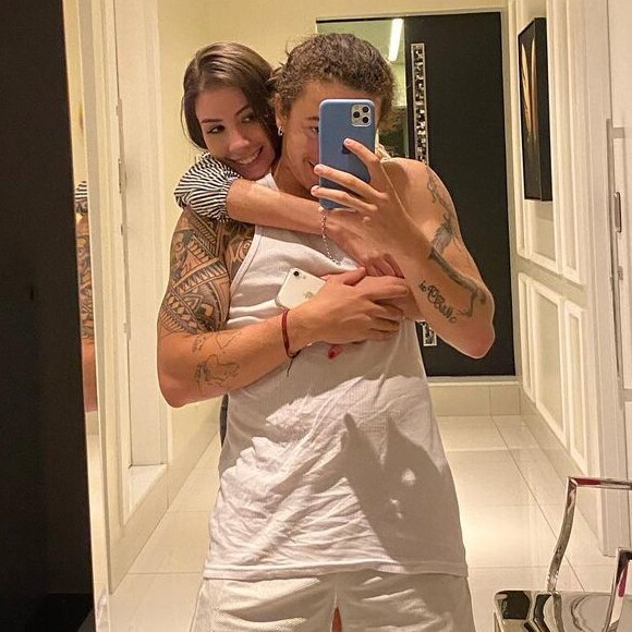 Whindersson Nunes comemora namoro com Maria Lina