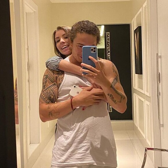 Whindersson Nunes faz declaração para a namorada