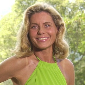 Vera Fischer faz faxina para receber o Natal: 'De casa arrumada e espírito limpo!'