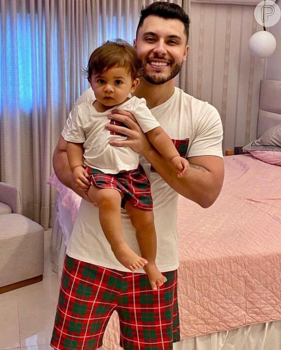 Filho de Marília Mendonça combina pijama de Natal com o pai, Murilo Huff