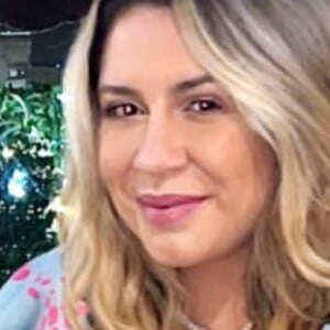 Marília Mendonça exibe look de Natal e revela gafe 