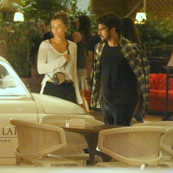 Grazi Massafera e Caio Castro são discretos em relação à vida pessoal