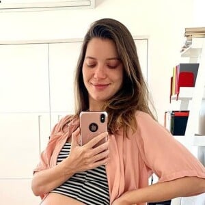 Filha de Nathalia Dill e Pedro Curvello, Eva nasceu em 28 de dezembro de 2020