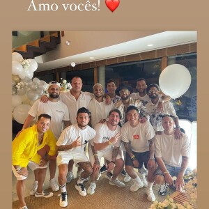 Neymar curtiu Réveillon com look que viralizou na web