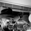 Neymar Jr posta vídeo em festa de Réveillon com look prateado