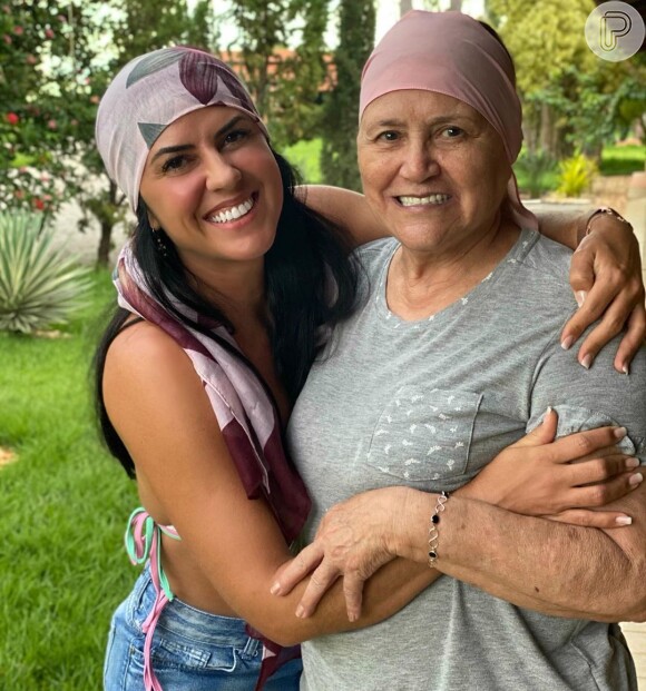Graciele Lacerda posa usando um lenço na cabeça igual Helena Camargo e esbanja estilo com a sogra