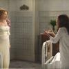 Constância (Patrícia Pillar) tem coragem de internar Laura (Marjorie Estiano), sua própria filha, em um sanatório, em 'Lado a Lado'