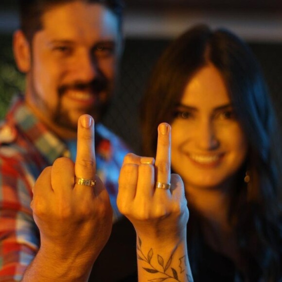 Mari Palma anunciou que está noiva de Phelipe Siani