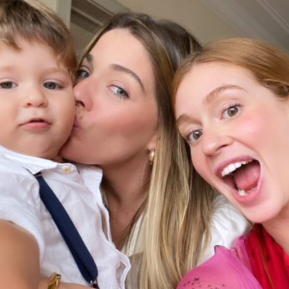 Marina Ruy Barbosa faz foto com Luma Costa e filho de amiga em festa