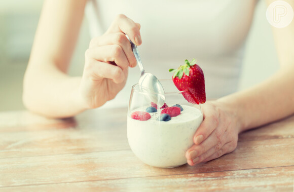 Pré-treino: iogurte e frutas vermelhas são um combo de proteína e termogênico 
